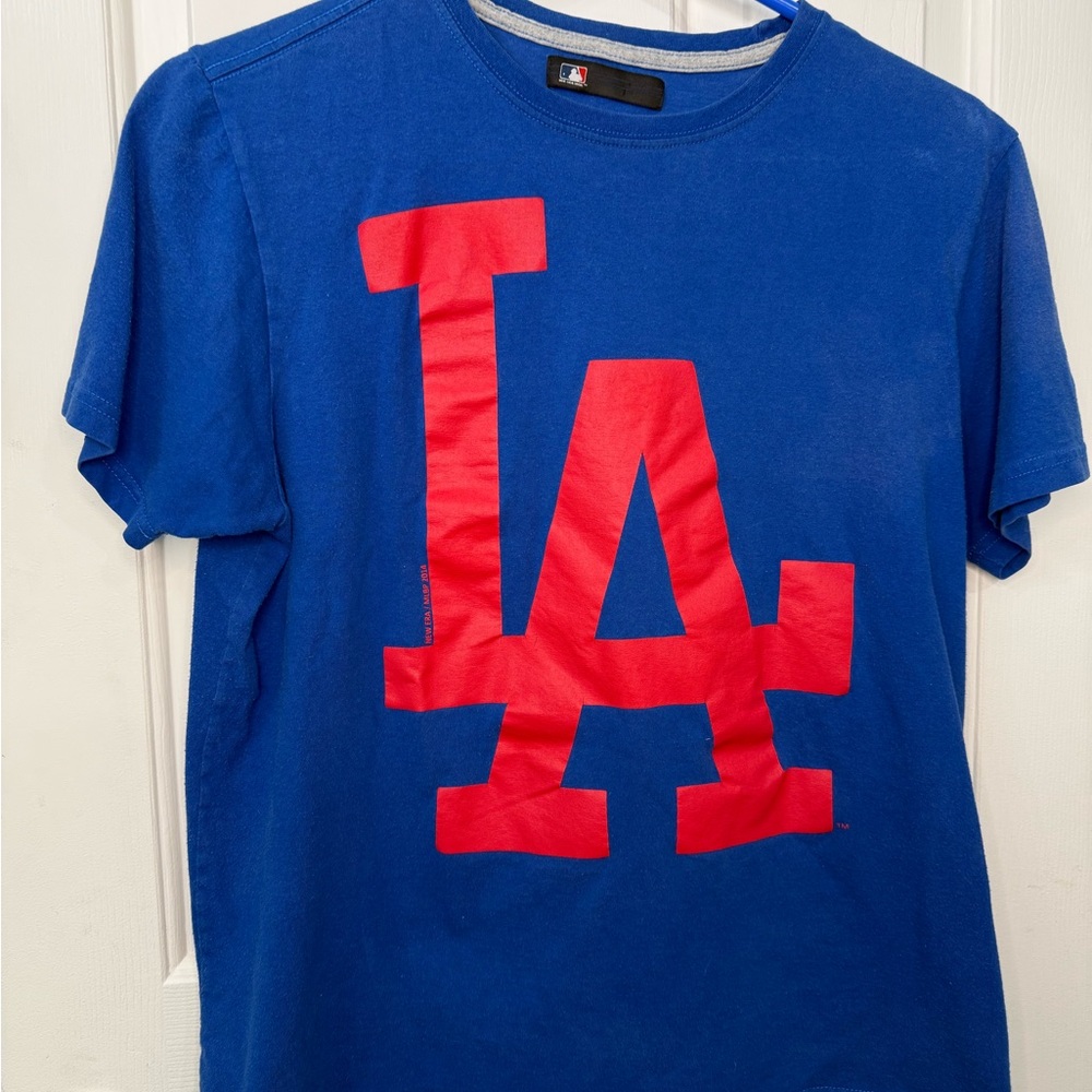 LA Dodgers T-shirt by New Era. Fits a Large boy or a women’s small